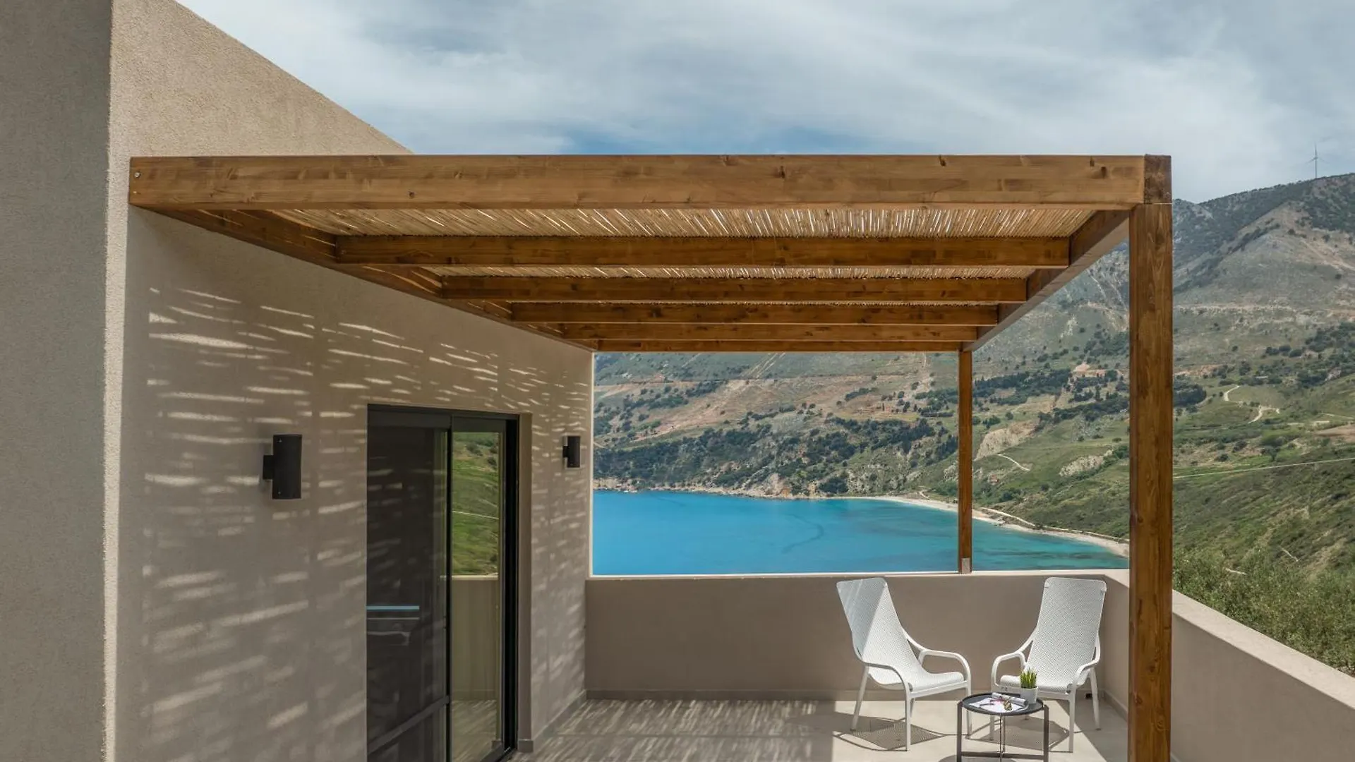 Avithos - Lassu Retreat Zóla
