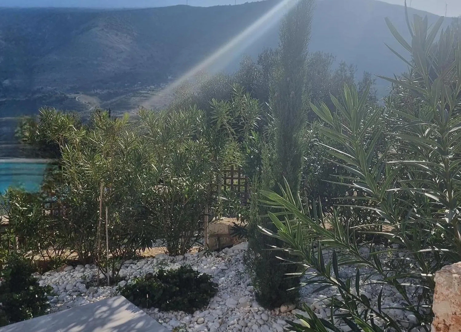 Avithos - Lassu Retreat Zóla Appartement